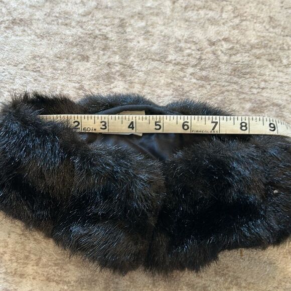 Kathleen for sweet herb, Black Faux Fur Collar - Picture 5 of 6